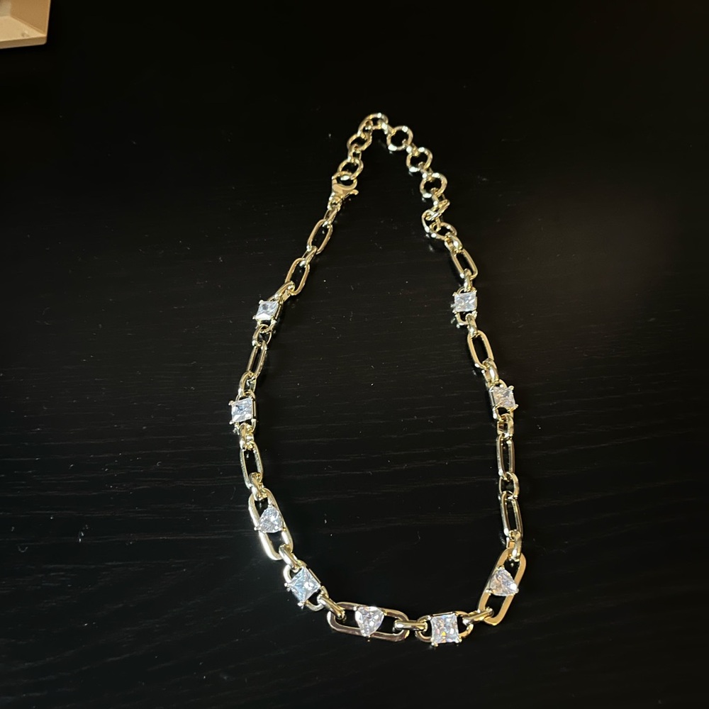 Kendra Scott Gold and Silver Necklace with Elegant Design